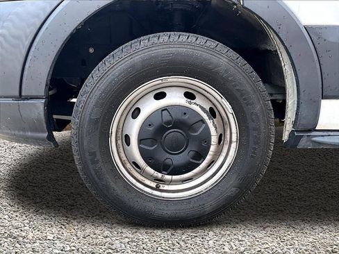 Used 2018 Ford Transit 250 130 Low Roof image 7