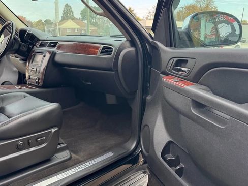 Used 2012 Chevrolet Avalanche LTZ image 16