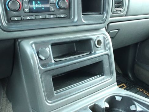 Used 2003 Chevrolet Avalanche 4x4 w/ Suspension Package, Off-Road image 18