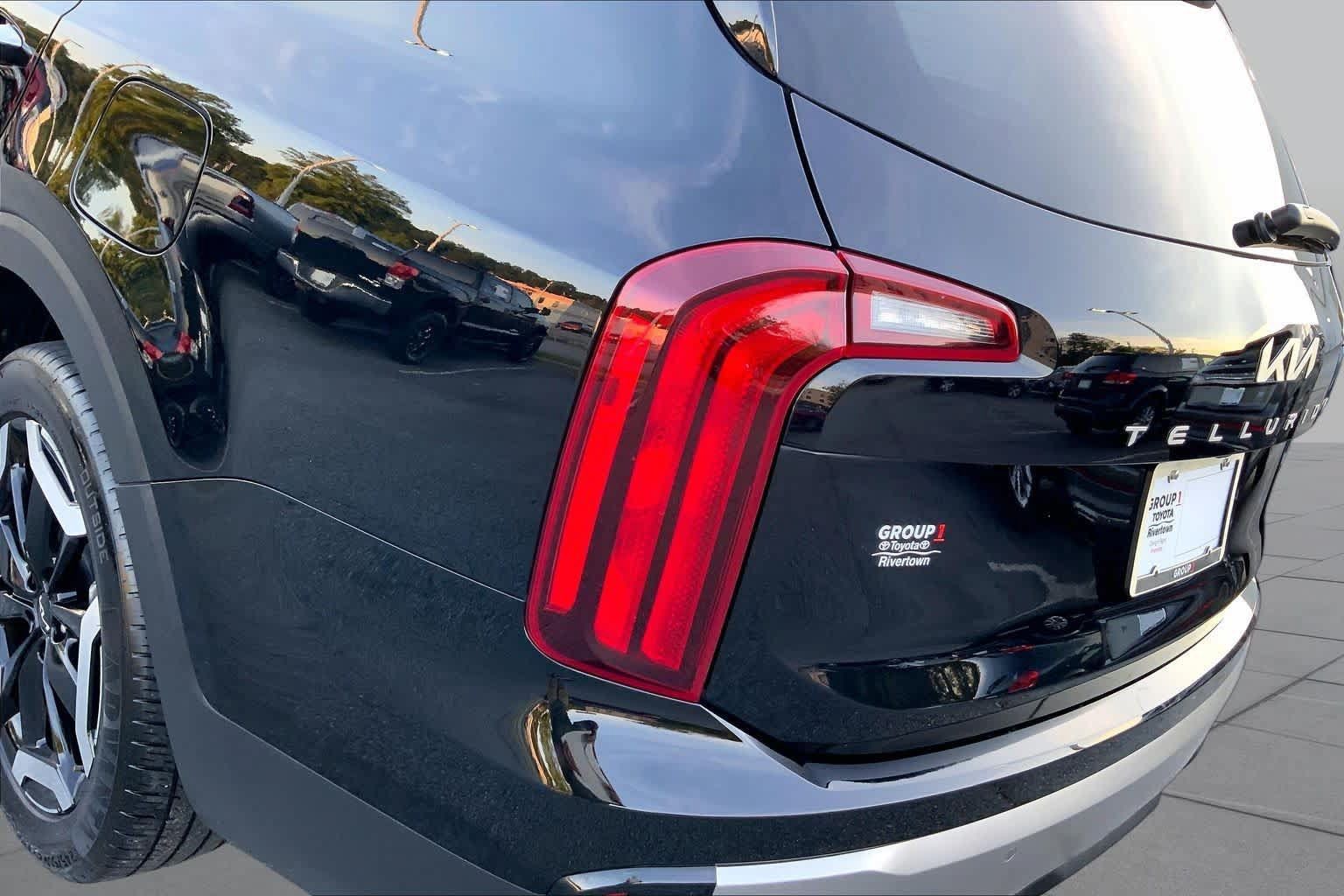 Used 2025 Kia Telluride S FWD image 24
