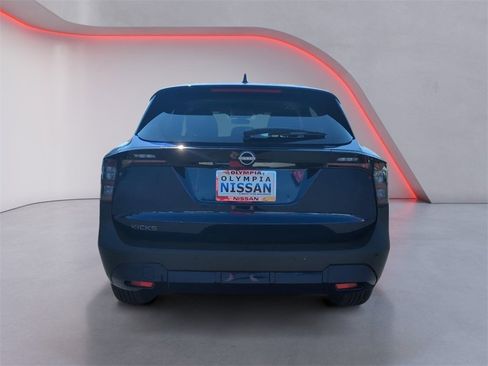 New 2025 Nissan Kicks SV image 4