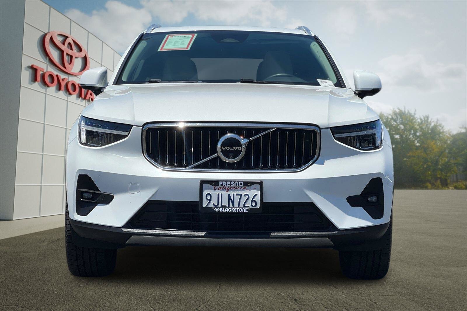 Used 2024 Volvo XC40 B5 Plus AWD/4WD image 8