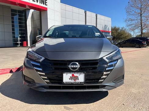 Used 2025 Nissan Versa SV image 3