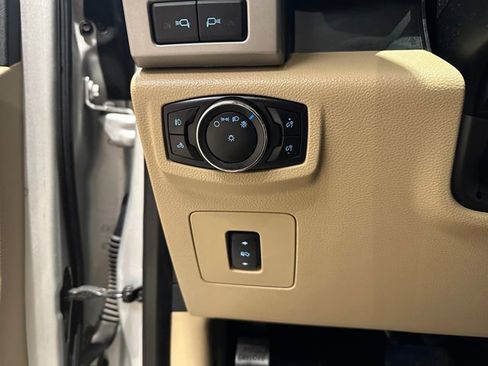 Used 2015 Ford F150 Lariat image 21