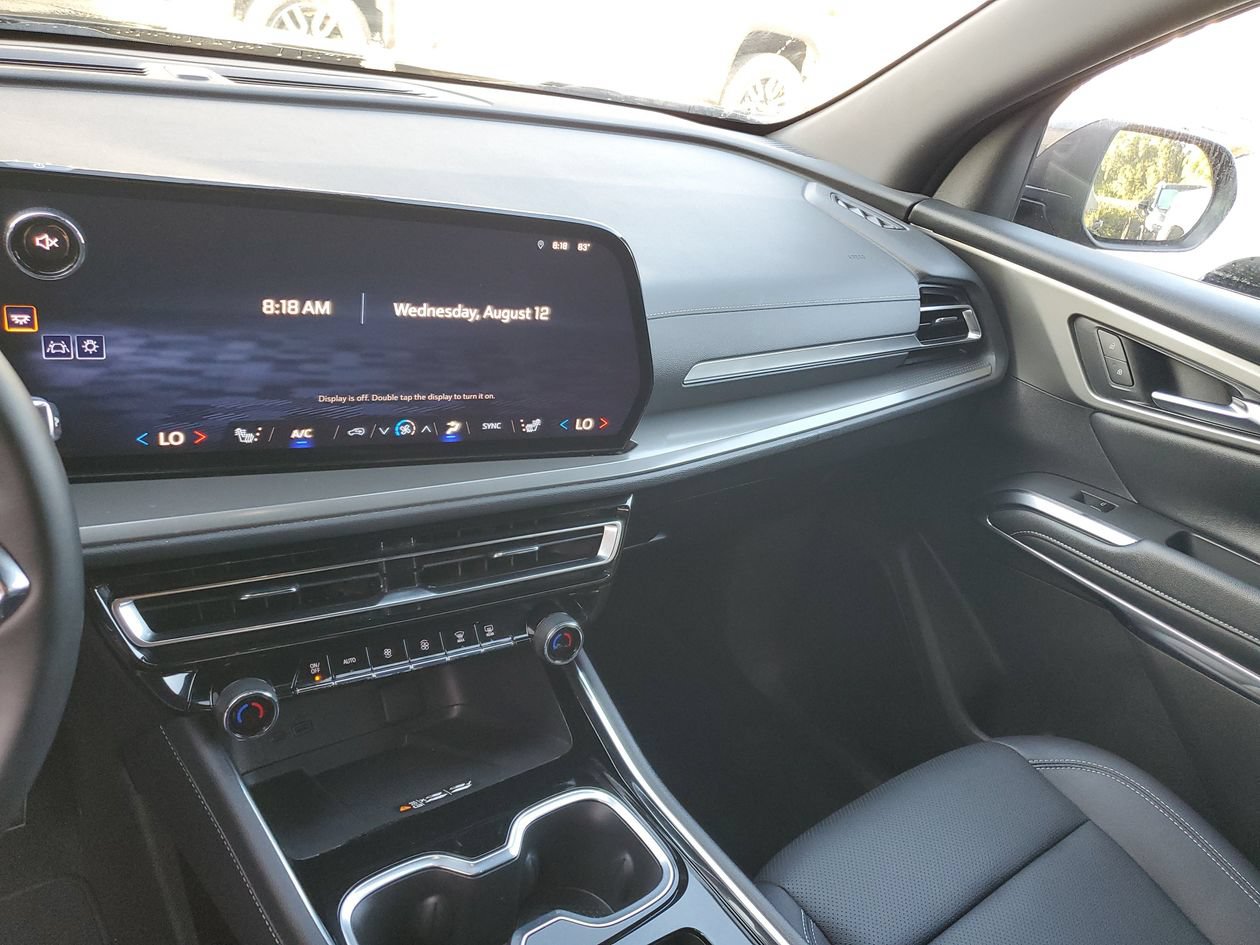 Used 2026 Chevrolet Traverse LT FWD image 25