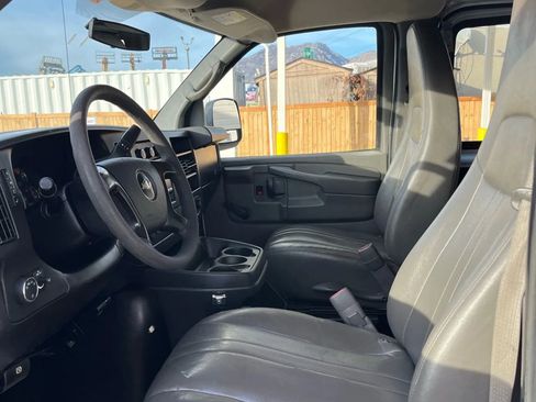 Used 2010 Chevrolet Express 2500 Extended image 9