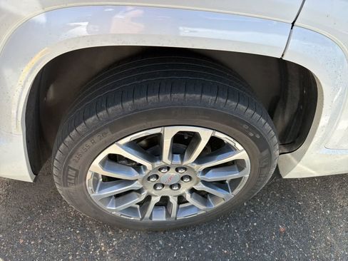 Used 2023 GMC Acadia Denali w/ Denali Ultimate Package AWD/4WD image 12
