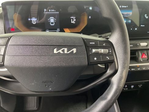 Used 2025 Kia K4 LX image 14