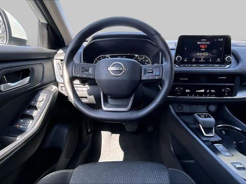 Used 2025 Nissan Rogue SV FWD image 6
