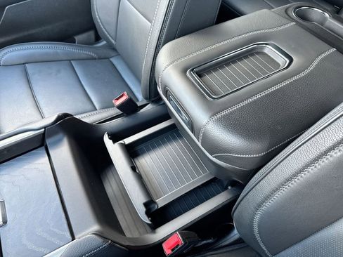 Used 2023 GMC Yukon XL Denali image 42