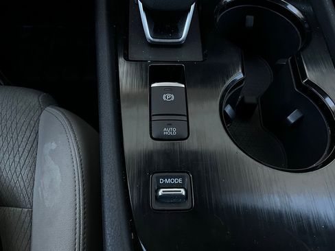 Used 2025 Nissan Rogue SV image 23