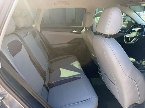 Used 2022 Volkswagen Taos SE image 13