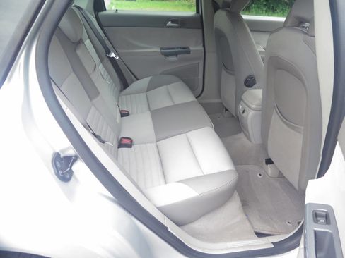 Used 2005 Volvo S40 2.4i FWD image 13