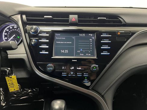 Used 2018 Toyota Camry XSE image 17