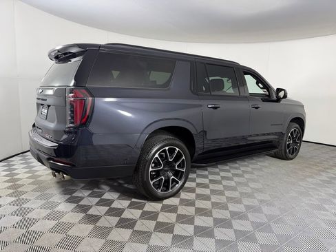 Used 2025 Chevrolet Suburban RST image 7