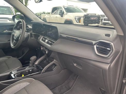 Used 2025 Chevrolet TrailBlazer LT FWD image 30
