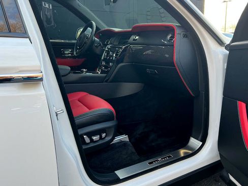 Used 2022 Rolls-Royce Cullinan Black Badge image 34