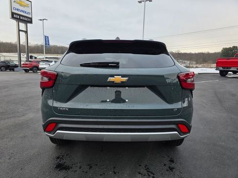 New 2026 Chevrolet Trax LT w/ LT Convenience Package FWD image 3