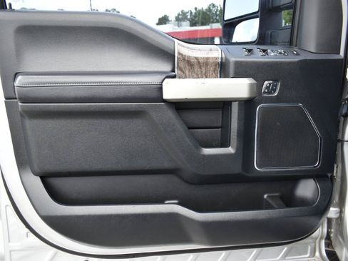 Used 2017 Ford F250 Lariat w/ Lariat Value Package AWD/4WD image 36