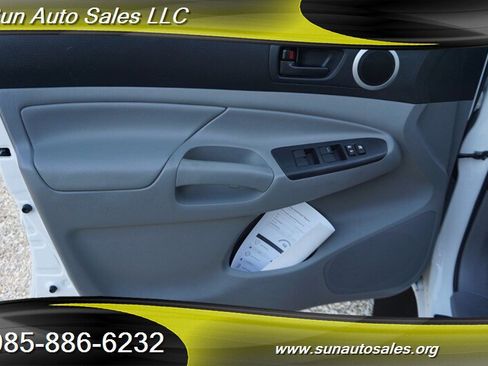 Used 2014 Toyota Tacoma PreRunner image 15