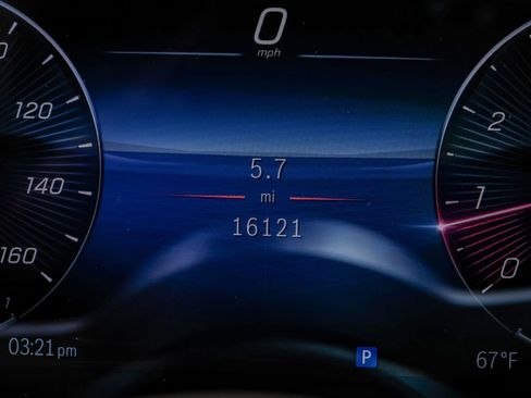 Used 2024 Mercedes-Benz GLB 250 w/ Exclusive Package image 24