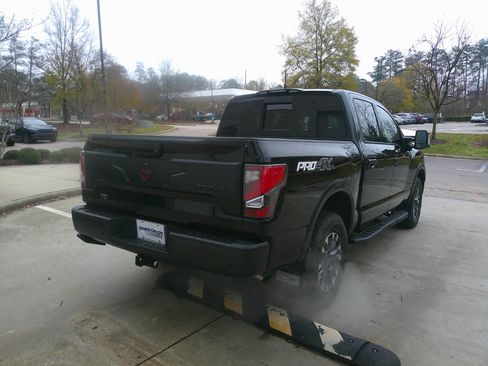 Used 2024 Nissan Titan PRO-4X w/ Pro-4x Convenience Package image 12