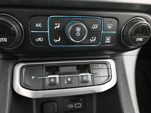 Used 2021 GMC Acadia SLT w/ Elevation Edition AWD/4WD image 17
