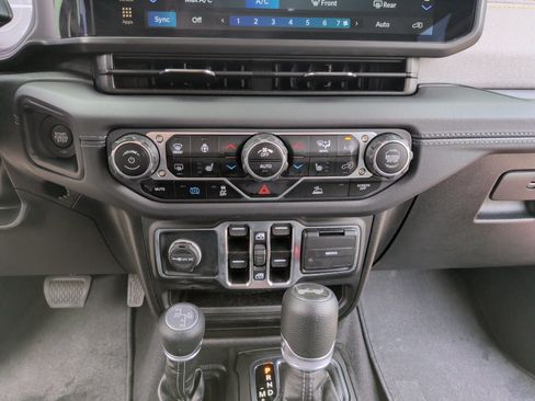 Used 2025 Jeep Wrangler Unlimited Sahara AWD/4WD image 23