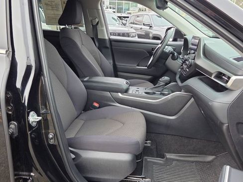Used 2023 Toyota Highlander L image 15