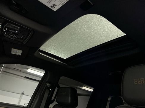 Used 2024 Chevrolet Silverado 2500 High Country w/ High Country Premium Package image 18