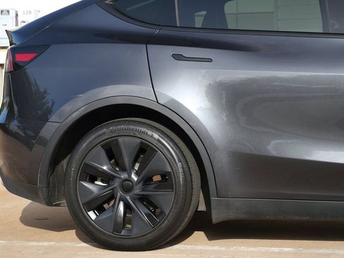 Used 2025 Tesla Model Y Long Range RWD image 30