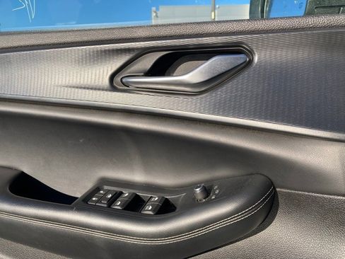 Used 2023 Jeep Grand Cherokee L Laredo image 13