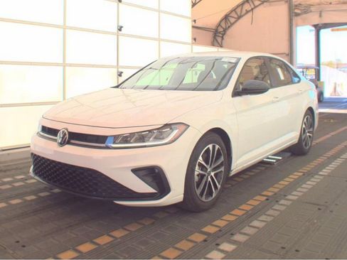 Used 2025 Volkswagen Jetta Sport image 2