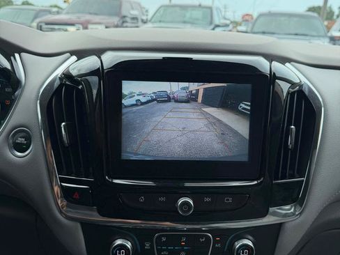 Used 2018 Chevrolet Traverse LT FWD image 14