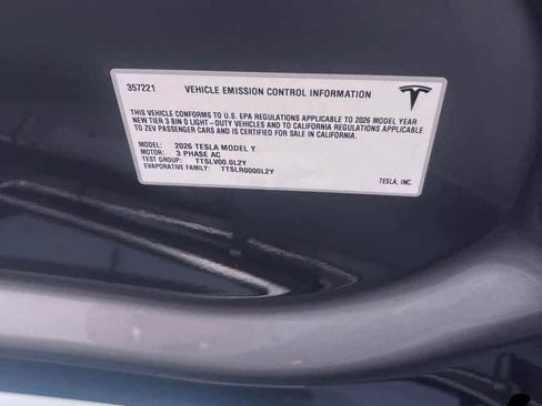 Used 2026 Tesla Model Y AWD image 9