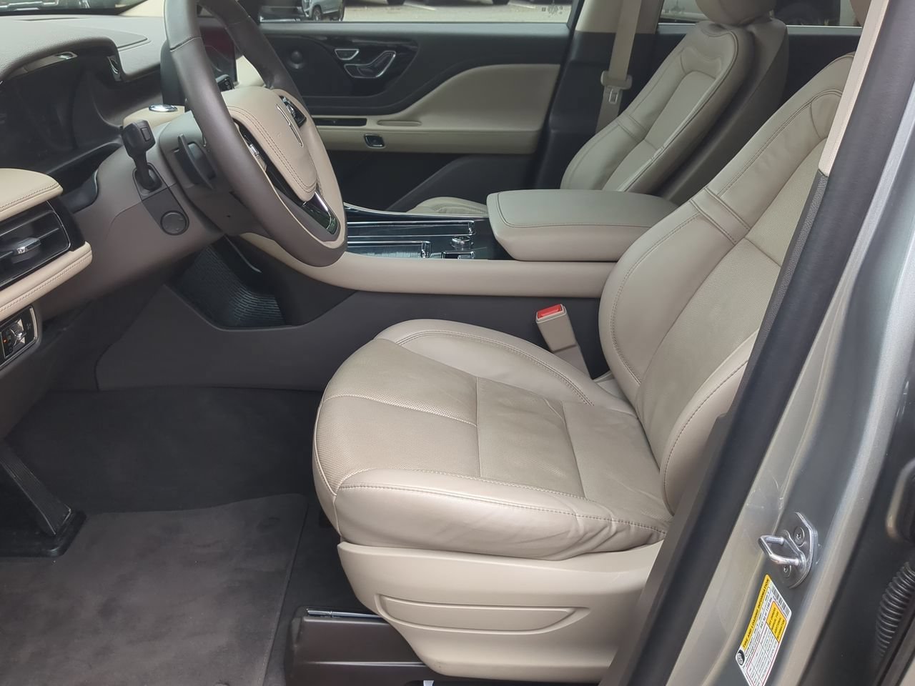 Used 2024 Lincoln Aviator Reserve w/ Equipment Group 201A RWD image 20