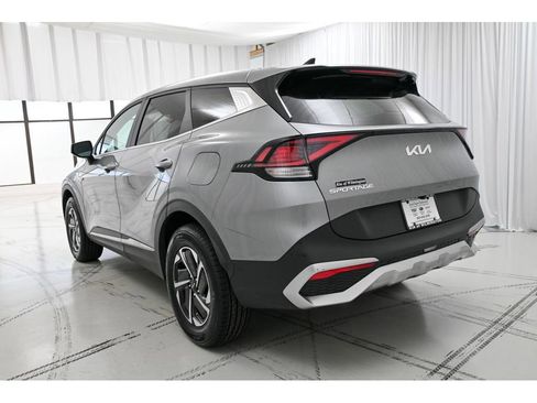 Used 2023 Kia Sportage LX image 5
