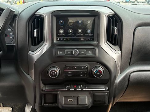 Used 2019 Chevrolet Silverado 1500 Custom w/ Custom Value Package AWD/4WD image 10