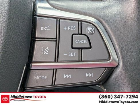Used 2021 Toyota Highlander XLE AWD/4WD image 21