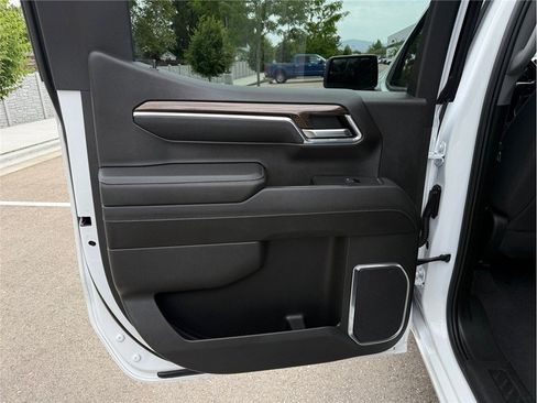 Used 2023 Chevrolet Silverado 1500 LT AWD/4WD image 30