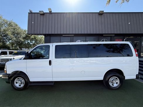 Used 2023 Chevrolet Express 3500 LT w/ LT Preferred Equipment Group RWD image 7