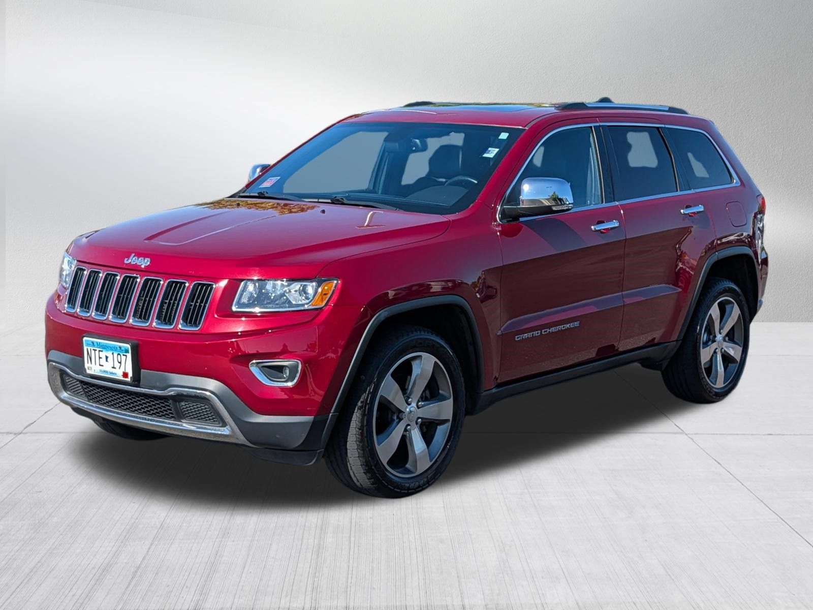 Used 2014 Jeep Grand Cherokee Limited w/ Trailer Tow Group IV AWD/4WD image 3