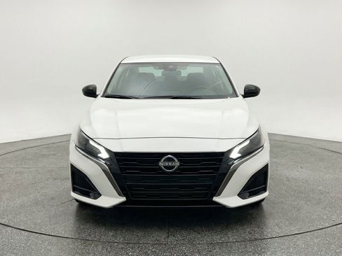 Used 2025 Nissan Altima 2.5 SV FWD image 2