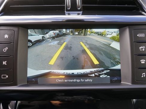 Used 2018 Jaguar F-PACE Premium image 25