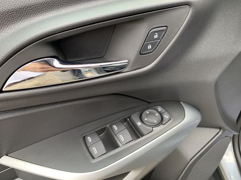New 2026 Chevrolet Trax LS w/ LS Convenience Package FWD image 9
