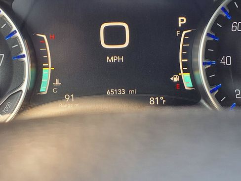 Used 2024 Chrysler Pacifica Touring-L FWD image 18
