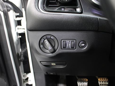 Used 2015 Dodge Challenger R/T Plus RWD image 8