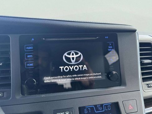 Used 2015 Toyota Sienna XLE FWD image 36