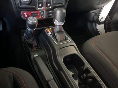 Used 2022 Jeep Wrangler Rubicon w/ Cold Weather Group AWD/4WD image 33