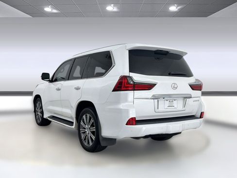 Used 2019 Lexus LX 570 4WD w/ Luxury Package image 3